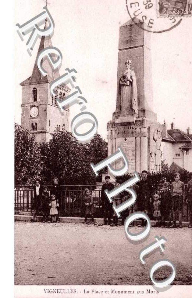 La Place et Monument aux Morts