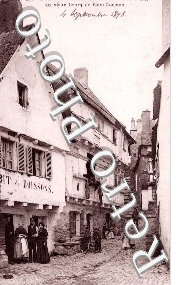 vieilles maisons de la rue Renee au vieux bourg de Saint Goustan