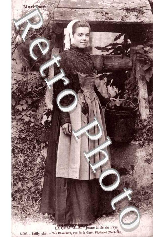 La chapelle - jeune fille du pays