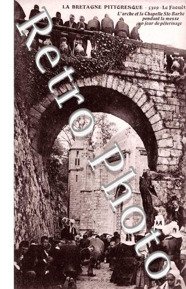 Arche et Chapelle Sainte Barbe pendant la Messe un jour de Pelerinage
