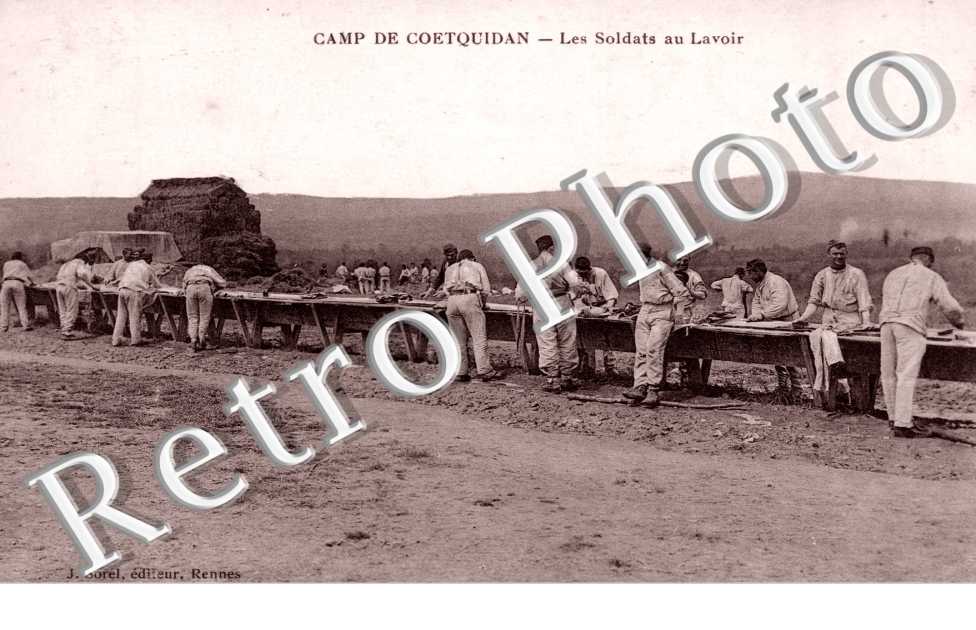 Camp de Coetquidan, soldats au lavoir