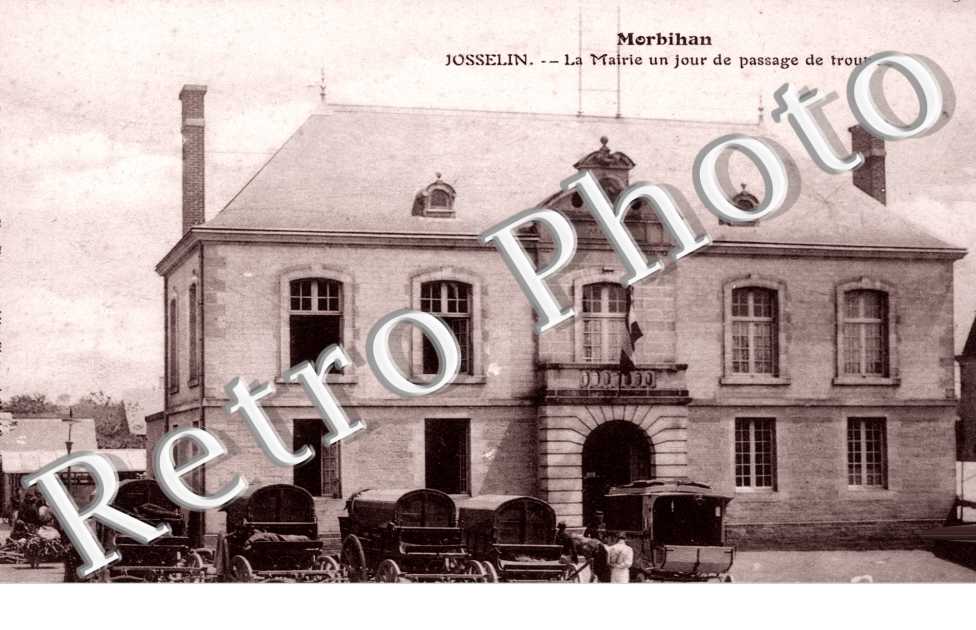 la Mairie un Jour de Passage de Troupe