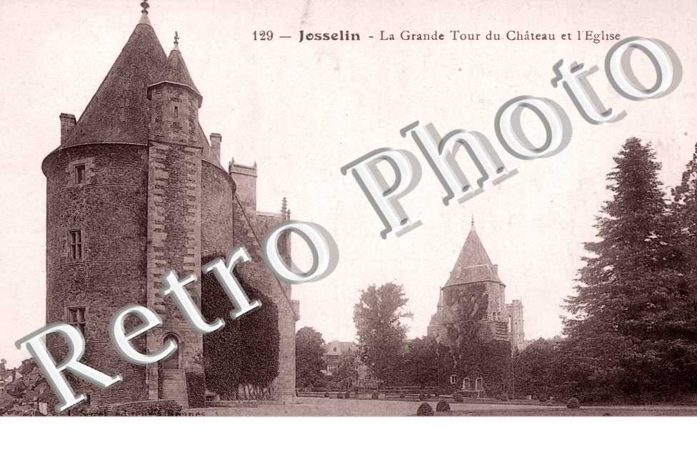 le Chateau - La Grande Tour et l'Eglise