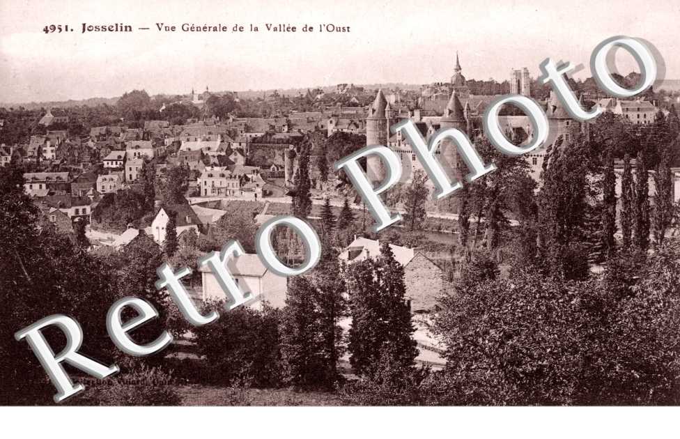 Vue generale de la Vallee d'Oust