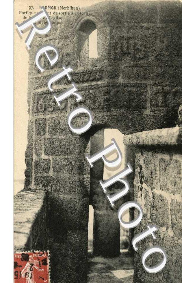 portique servant de sortie a l&#039;escalier de la tour de l&#039;eglise