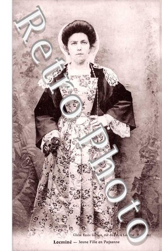 jeune fille en paysanne, folklore