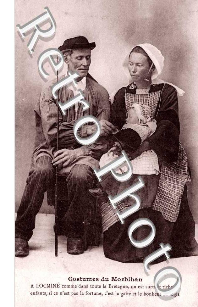 Un couple avec un nourrisson