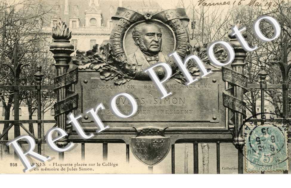 Plaquette placee sur le collegeen memoire de Jules Simon