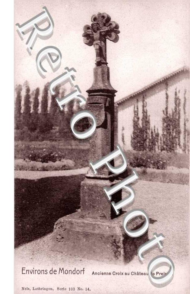 ancienne croix au chateau de Preisch