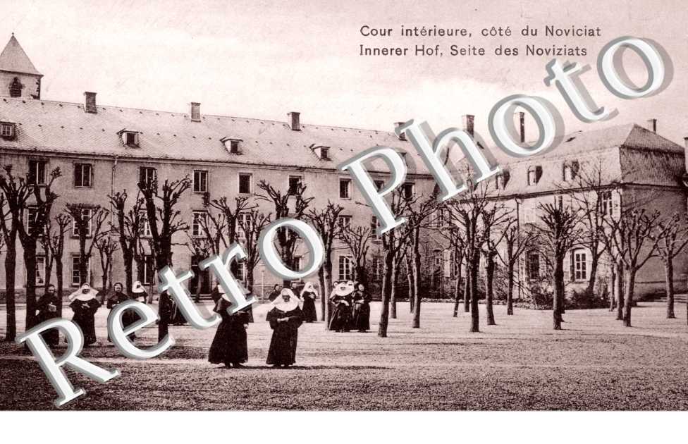 Cour interieure du cote du Noviciat