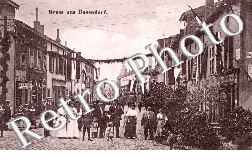 Gruss Belle rue animee un jour de fete