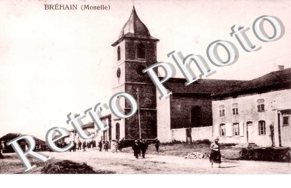 Une rue - Eglise