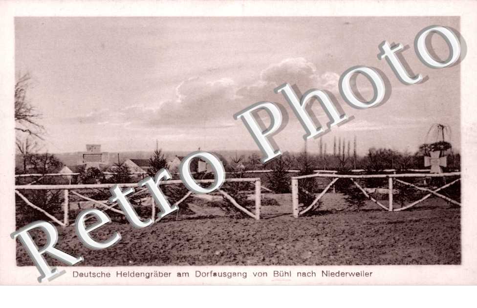 Deutsche Heldengraber am Dorfausgang von Buhl nach Niederweiler