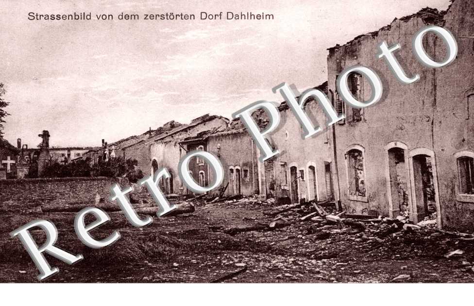 Strassenbild von dem zerstorten Dorf Dalheim