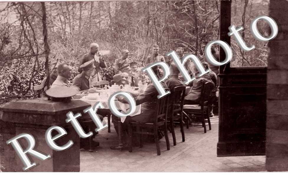 Militaires a table