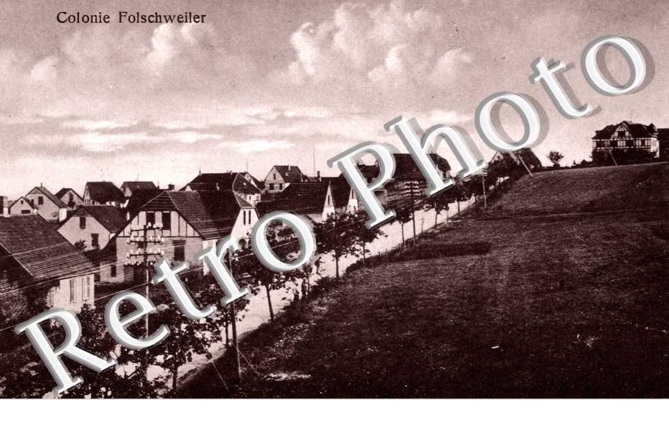 Vue Exterieure et le Chemin de Fer