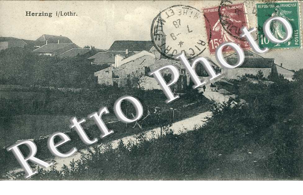 Vue Exterieure et l&#039;Eglise