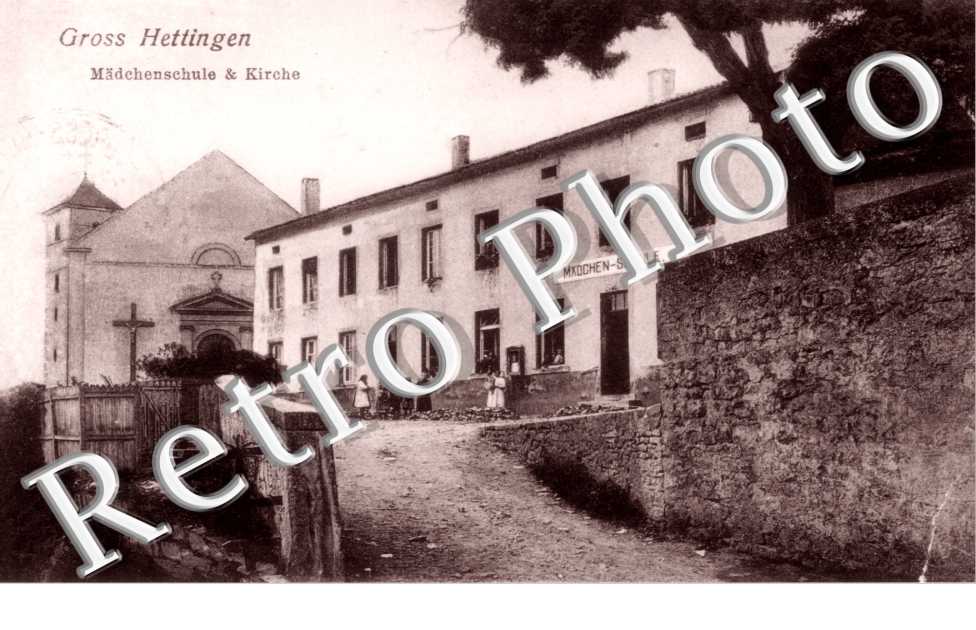 Madchenschule und Kirche
