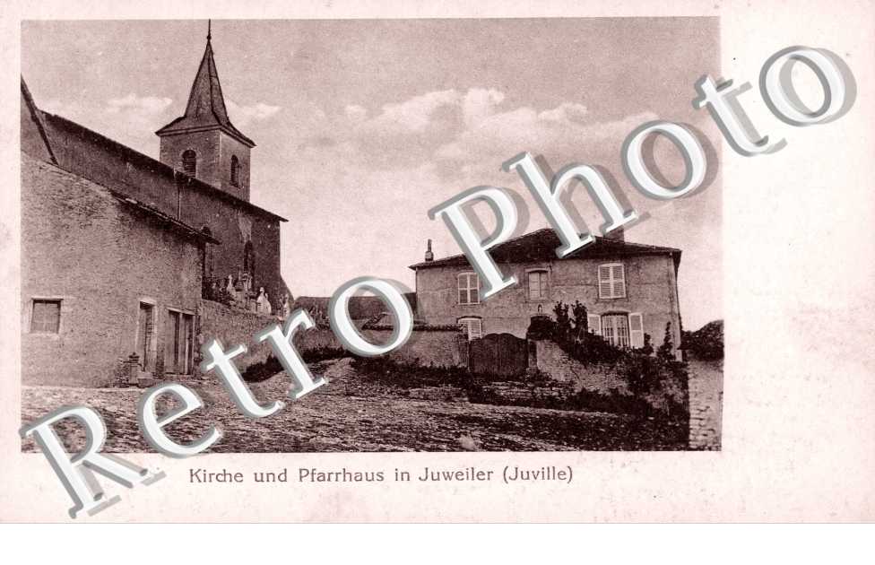 Kirche und Pfarrhaus in Juweiler