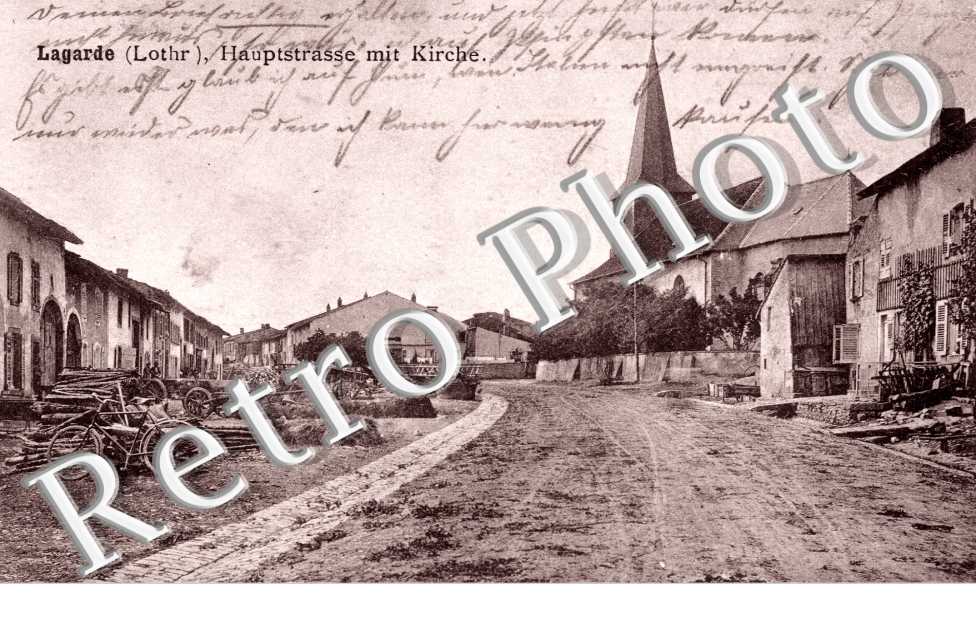 Hauptstrasse mit Kirche