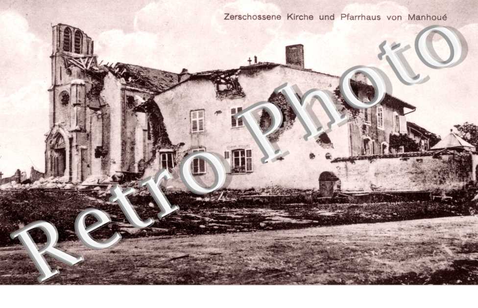 Zerschossene Kirche und Pfarrhaus