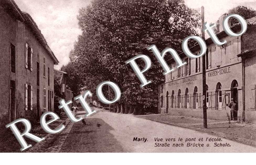 - vue vers le pont et l&#039;ecole - strasse nach brucke und schule