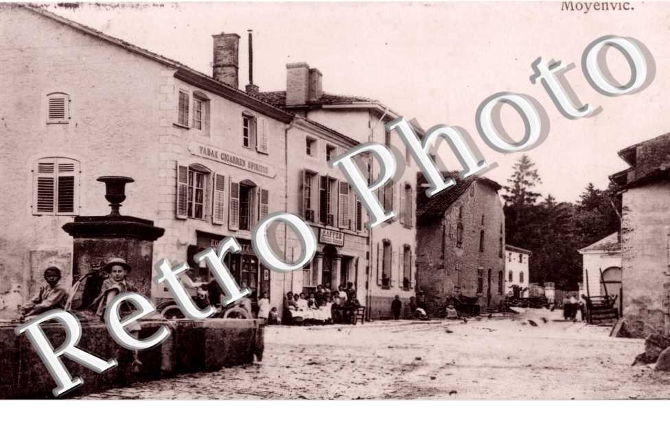 Place de la fontaine tabacs Eugene Ritz  et Cafe
