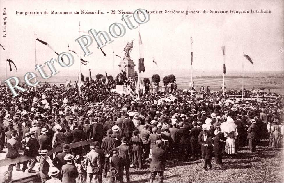 Inauguration du Monument francais, M. Niessen a la tribune