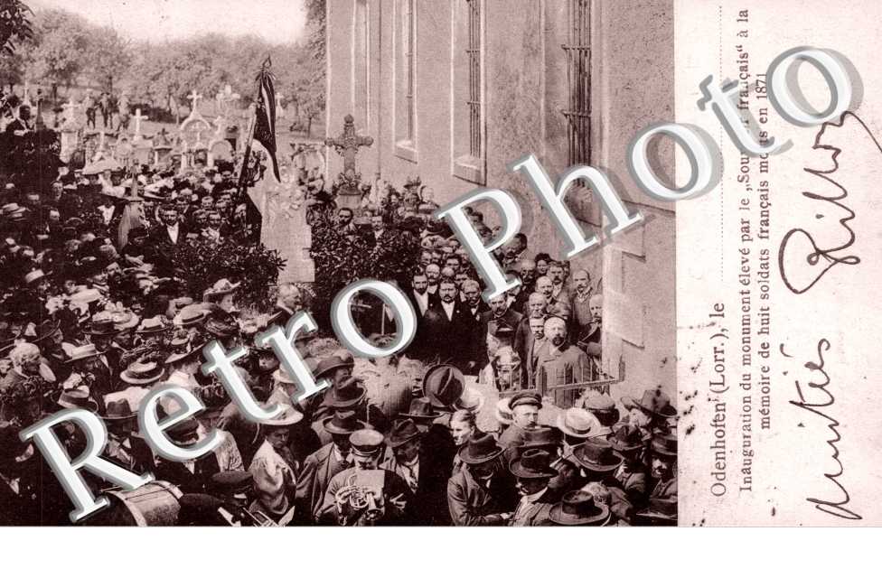 Inauguration du monument eleve par le souvenir francais a la memoire de huit soldats morts