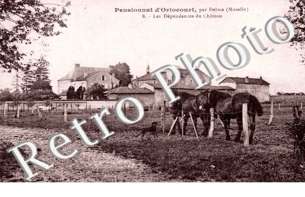 Pensionnat d&#039;oriocourt. les dependances du chateau