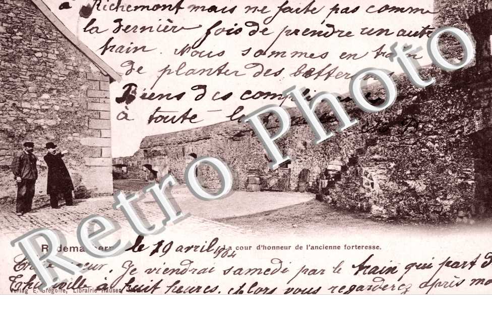 la Cour d'Honneur de l'Ancienne Forteresse