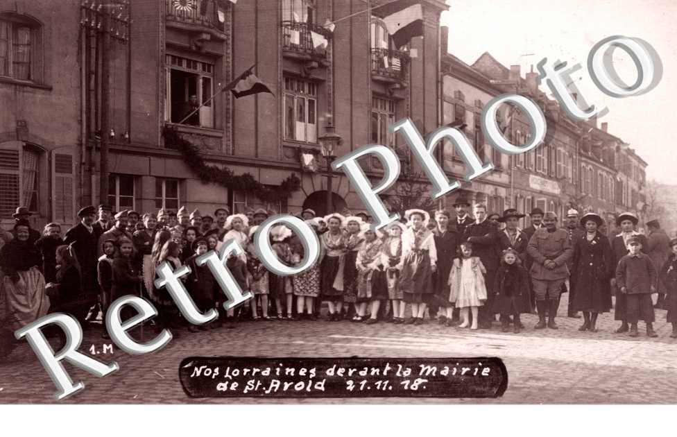 "Nos Lorraines devant la Mairie de Saint-Avold"