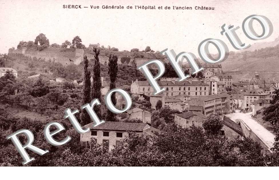Vue generale de l&#039;Hopital et de l&#039;ancien Chateau