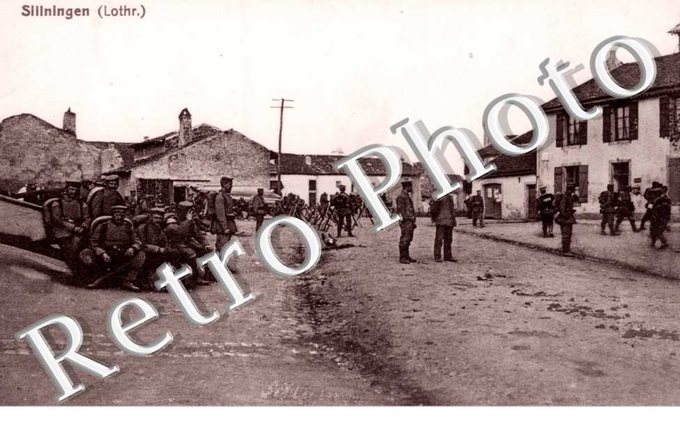 Une rue avec militaires allemands entre 1914 et 1918