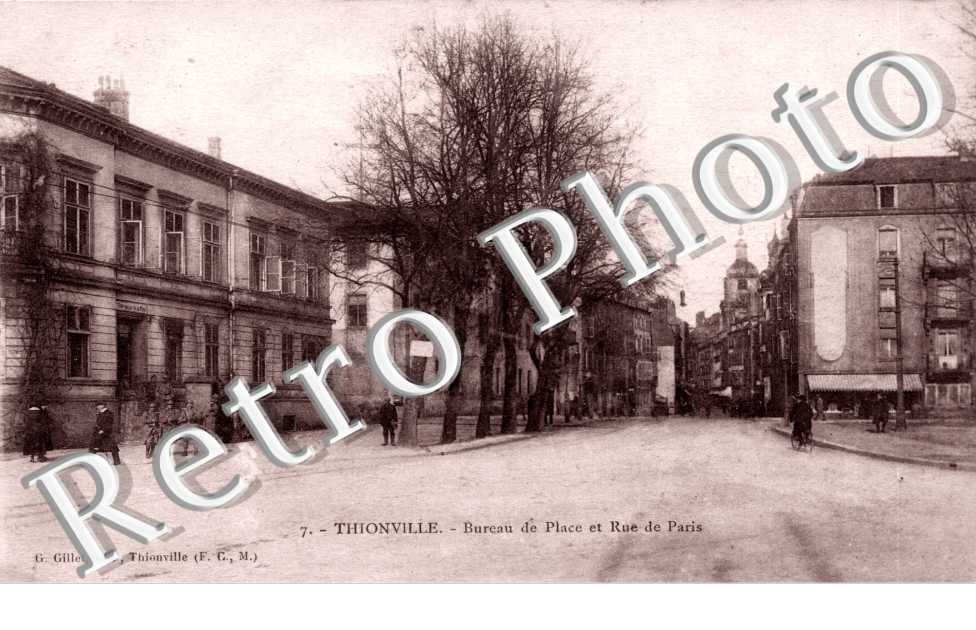 Bureau de place et rue de Paris