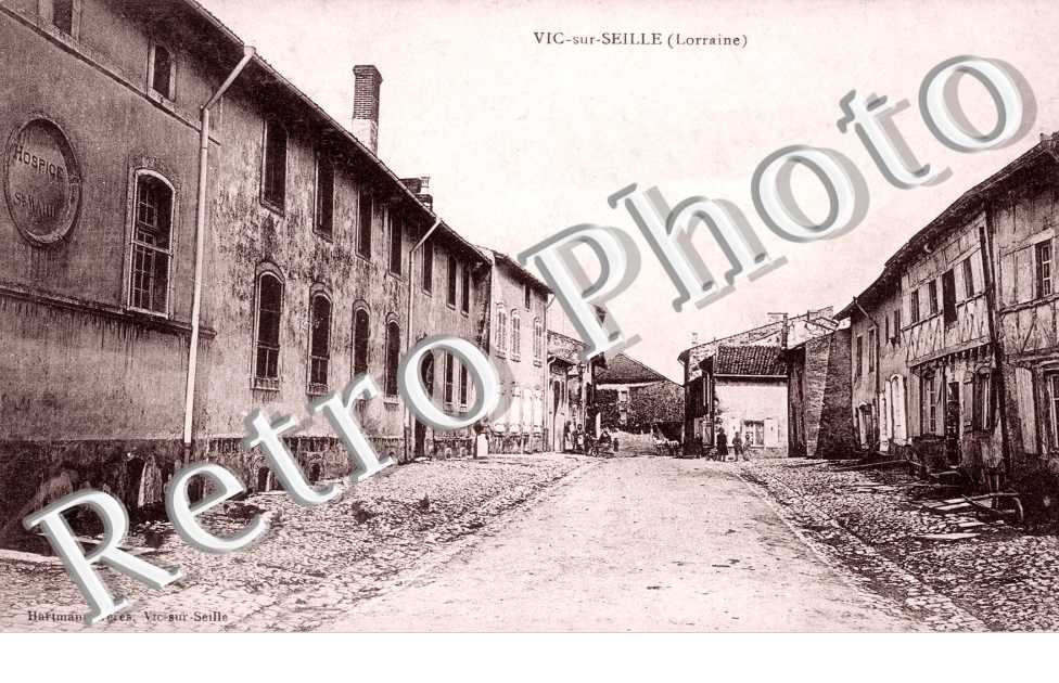 une rue  Hospice a gauche