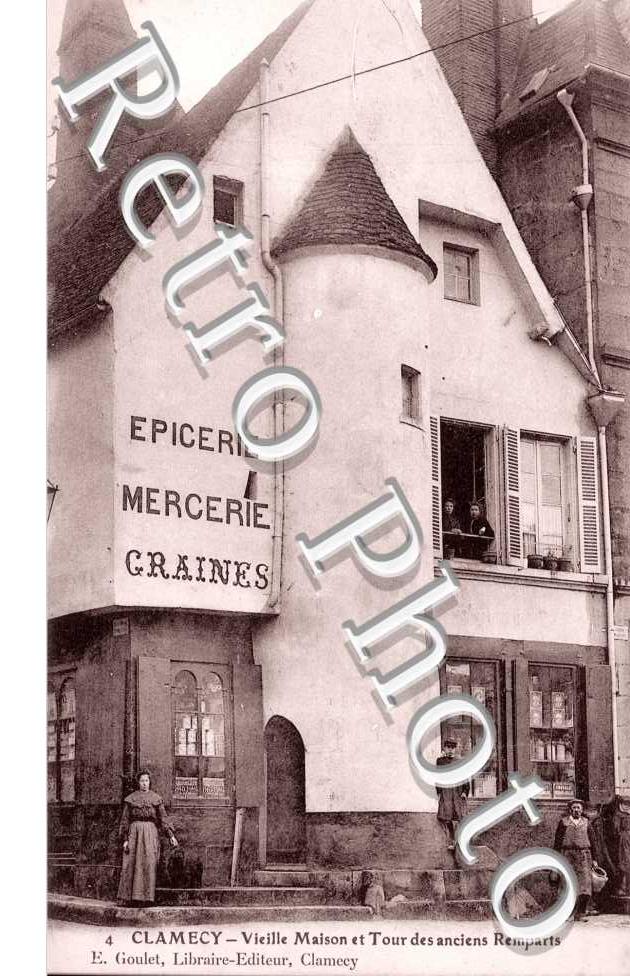 vieille maison et tour des anciens remparts