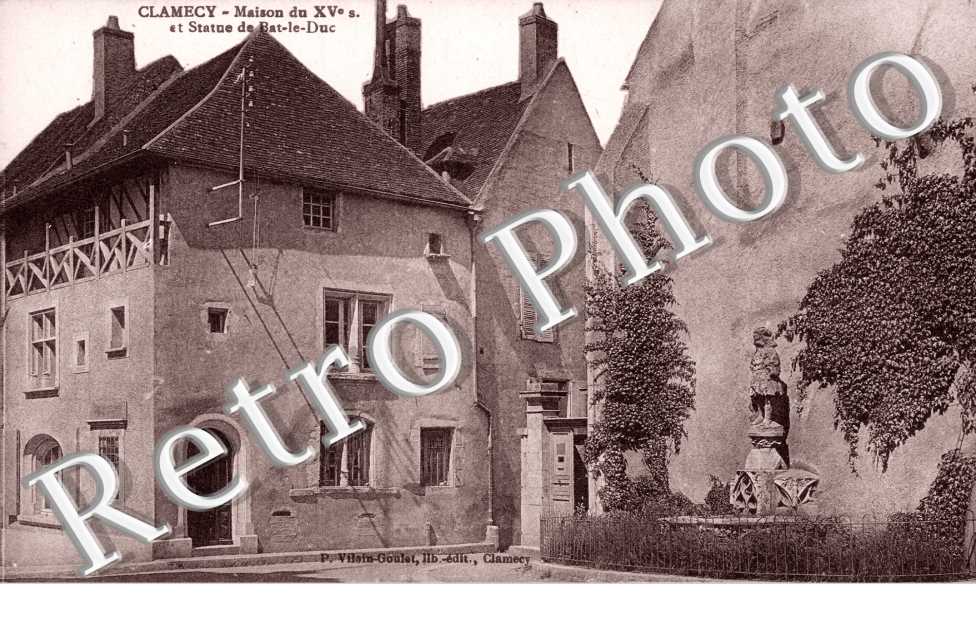 Maison du XVeme et Statue de Bat le Duc
