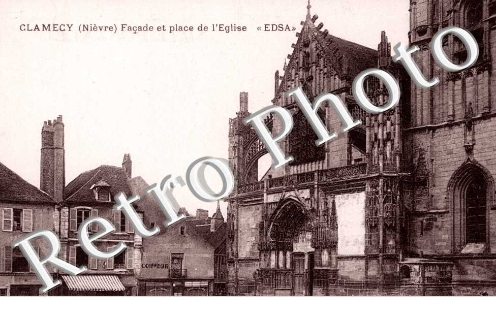 Facade et Place de l&#039;Eglise