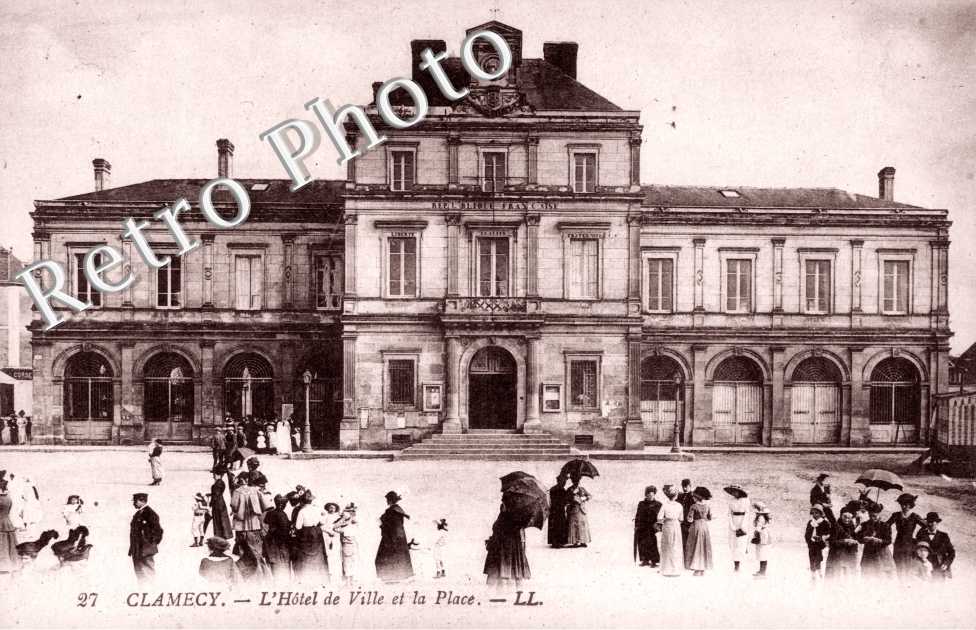 Hotel de Ville et la Place