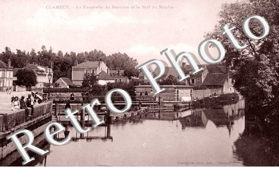la passerelle de beuvron et le bief du moulin