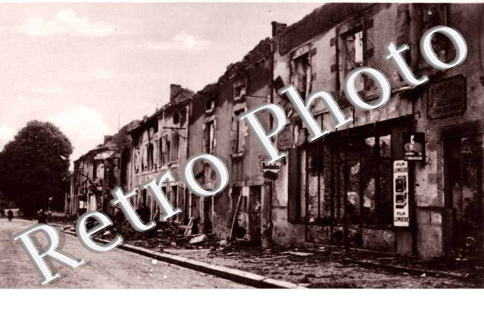 Grande Rue incendiee par les Allemands 25 juin 1944