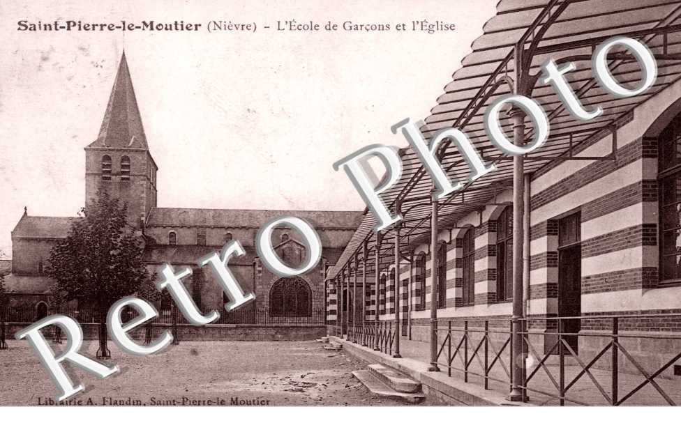 Ecole de Garcons et l'Eglise