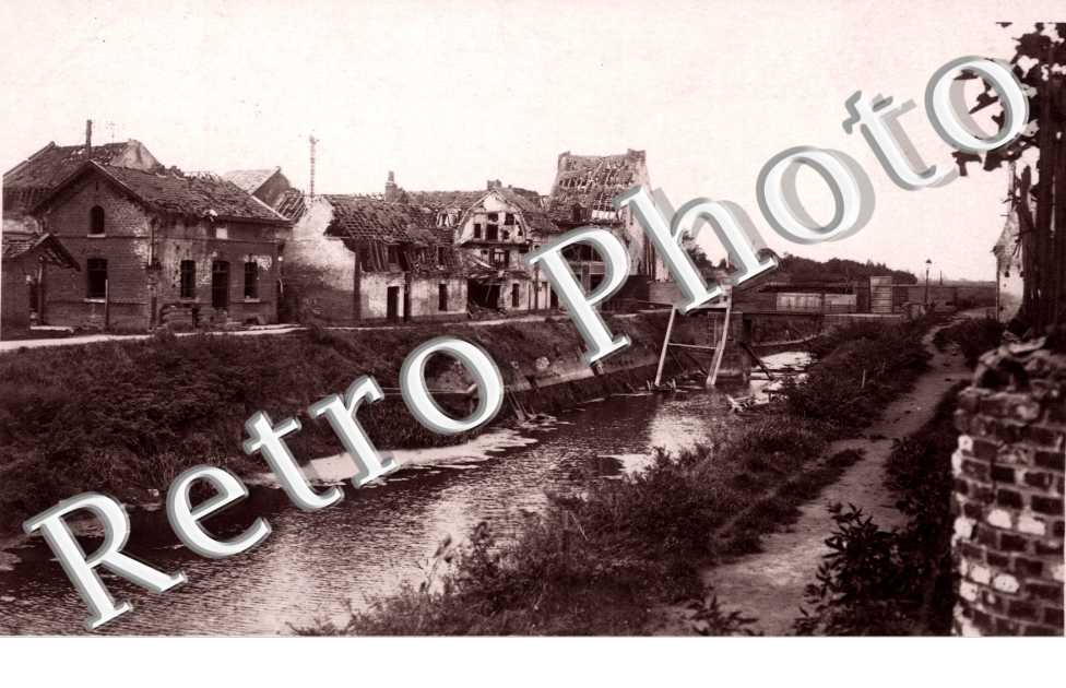 ruines - le long du canal