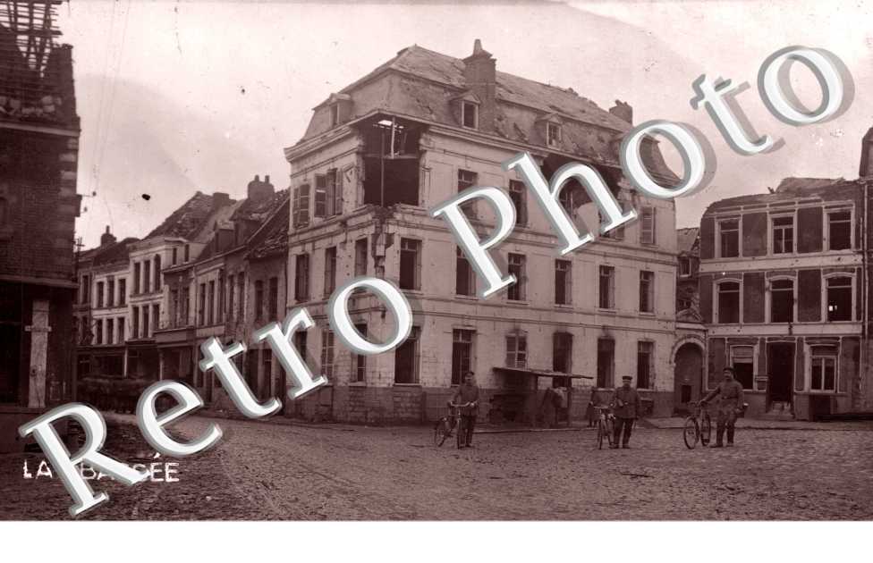 ruines - Une Place