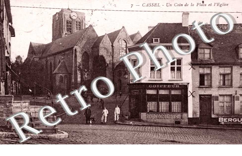 un coin de la place et l&#039;eglise