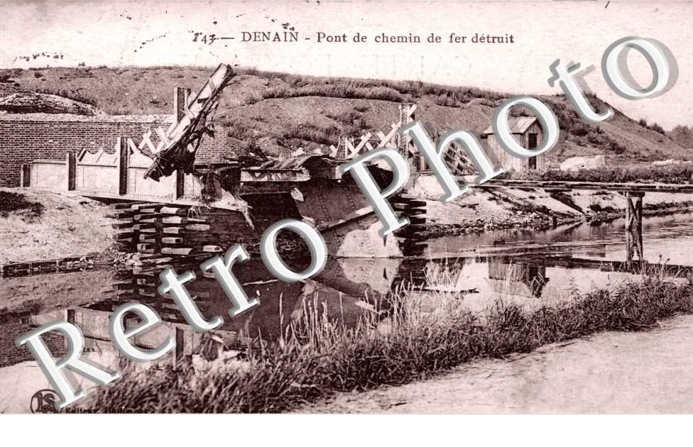 Pont de chemin de fer detruit
