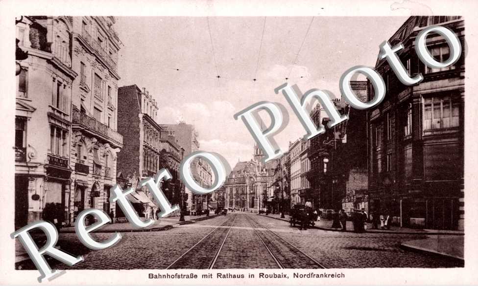 Bahnofstrasse mit Rathaus in Roubaix, Nordfrankreich