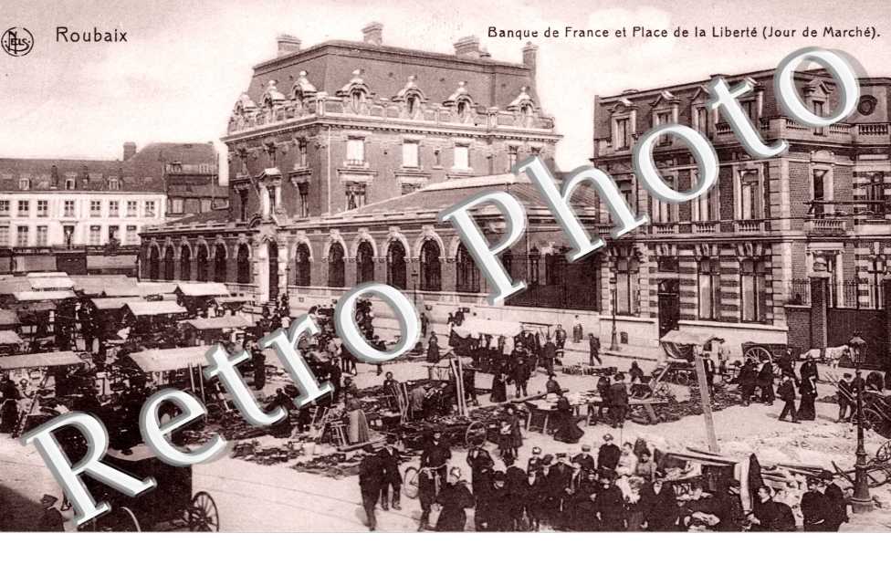 Banque de France et Place de la Liberte Jour de Marche