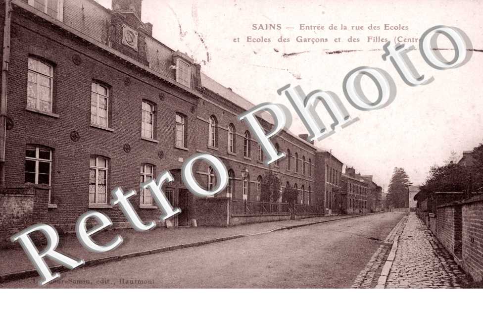 Entree de la rue des ecoles des garcons et des filles